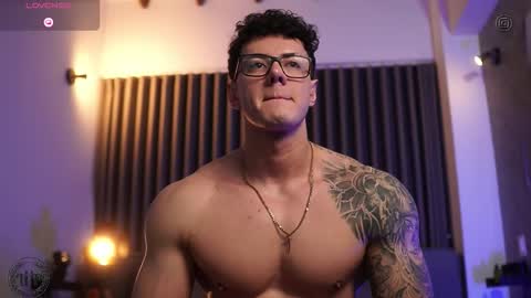 Snapshot of thomas_falcon1 chatting on October 2025 02:23:02 AM Thomas Falcon online show from October 2025 02:23:02 AM