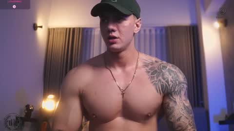 Snapshot of thomas_falcon1 chatting on October 2025 12:58:01 AM Thomas Falcon online show from October 2025 12:58:01 AM