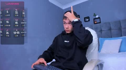 Thomas online show from November 2025 12:31:02 PM