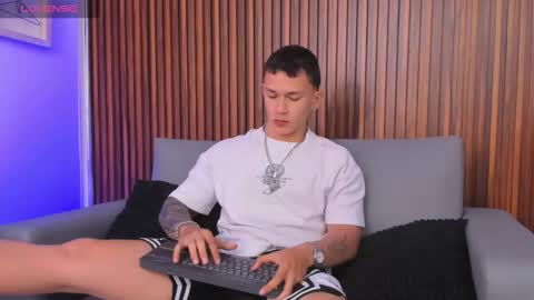 Snapshot of thomas_moon_ chatting on March 2026 02:19:01 PM Thomas online show from March 2026 02:19:01 PM