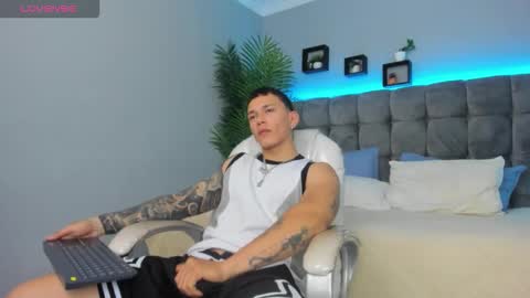 Snapshot of thomas_moon_ chatting on March 2026 02:01:01 PM Thomas online show from March 2026 02:01:01 PM