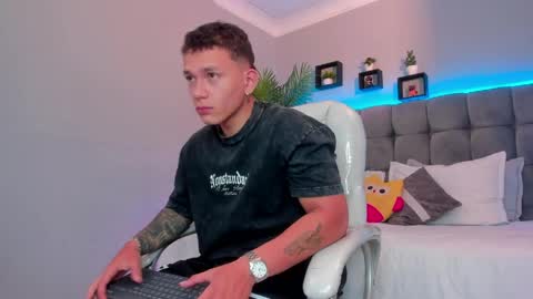 Snapshot of thomas_moon_ chatting on May 2026 02:00:01 PM Thomas online show from May 2026 02:00:01 PM