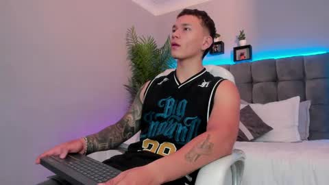 Snapshot of thomas_moon_ chatting on May 2026 02:34:01 PM Thomas online show from May 2026 02:34:01 PM