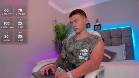 Snapshot of thomas_moon_ chatting on May 2026 01:30:01 PM Thomas online show from May 2026 01:30:01 PM