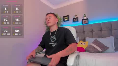 Snapshot of thomas_moon_ chatting on May 2026 03:41:02 PM Thomas online show from May 2026 03:41:02 PM