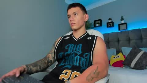 Snapshot of thomas_moon_ chatting on May 2026 04:02:02 PM Thomas online show from May 2026 04:02:02 PM