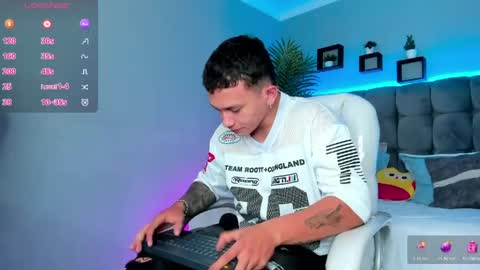 Snapshot of thomas_moon_ chatting on May 2026 02:03:02 PM Thomas online show from May 2026 02:03:02 PM