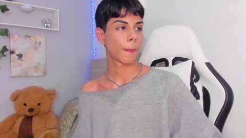 Snapshot of thomas_wild chatting on November 2025 08:42:01 PM Thomas online show from November 2025 08:42:01 PM