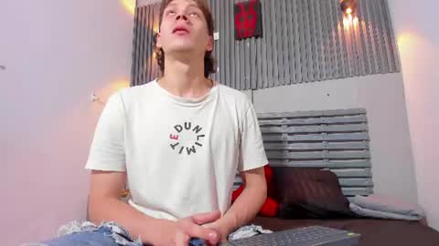 thomas_woolf online show from July 2026 07:33:02 PM