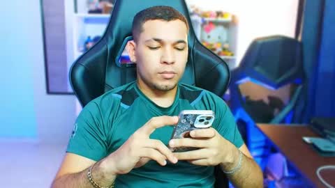 Thomas online show from October 2025 06:54:01 AM