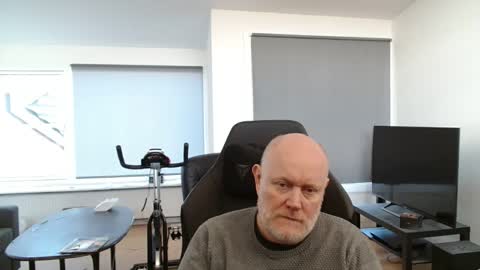 thomash32 online show from September 2025 08:08:01 AM