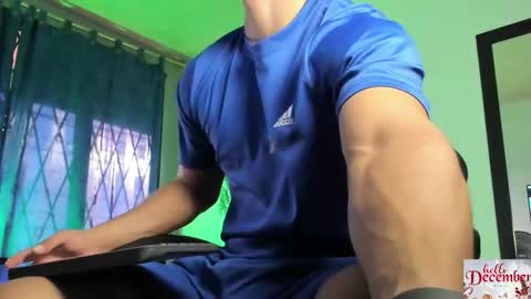 Snapshot of thomsevery chatting on December 2025 09:52:02 PM Thoms Every online show from December 2025 09:52:02 PM