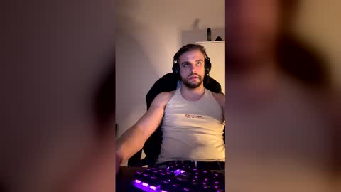 thorodinson03 online show from February 2026 06:03:01 PM