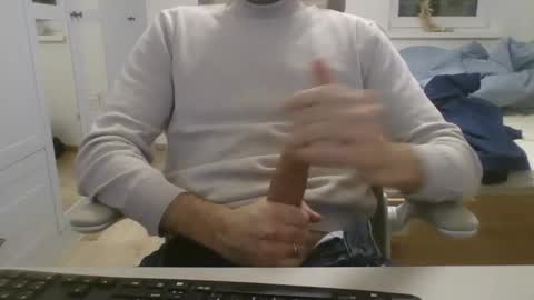 Snapshot of thx_4some_sharing chatting on February 2026 03:44:01 PM toobigcockforonegirl online show from February 2026 03:44:01 PM