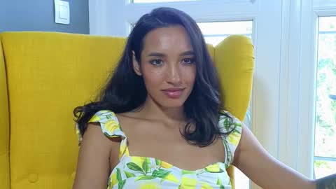 tia_j online show from September 2025 02:40:01 PM