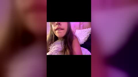 Snapshot of tiara19cute chatting on May 2026 06:57:02 PM tiara19cute online show from May 2026 06:57:02 PM