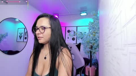Tiara  online show from May 2026 03:22:01 AM
