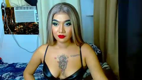 tiarrafoxs online show from January 2025 10:06:01 PM