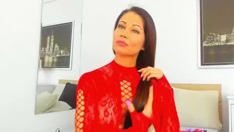 Snapshot of tiarussell chatting on February 2025 09:27:02 PM Tia Russell online show from February 2025 09:27:02 PM