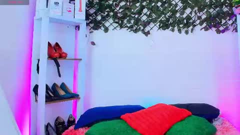 Tifanny Nails  online show from June 2026 06:19:02 PM