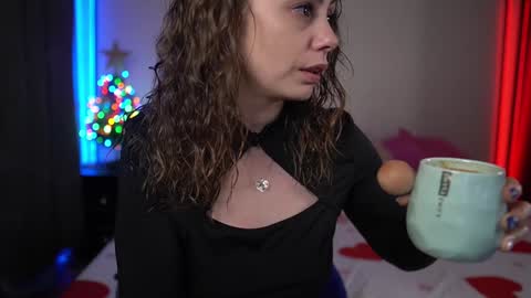 Snapshot of tiff001 chatting on December 2024 09:09:02 PM Tiffany online show from December 2024 09:09:02 PM