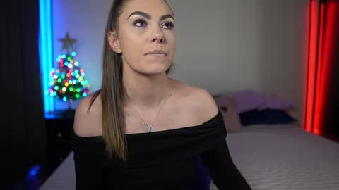 Snapshot of tiff001 chatting on December 2024 09:43:01 PM Tiffany online show from December 2024 09:43:01 PM