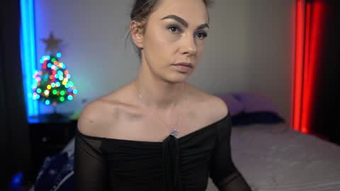 Snapshot of tiff001 chatting on December 2024 09:40:02 PM Tiffany online show from December 2024 09:40:02 PM