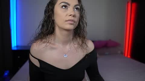 Snapshot of tiff001 chatting on February 2025 09:43:02 PM Tiffany online show from February 2025 09:43:02 PM