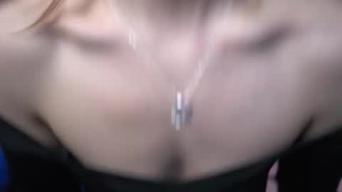 Snapshot of tiff001 chatting on November 2025 09:05:02 PM Tiffany online show from November 2025 09:05:02 PM