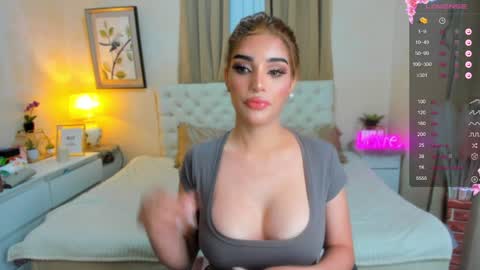 Snapshot of tiffany_cams chatting on December 2024 01:43:01 AM Tiffany online show from December 2024 01:43:01 AM