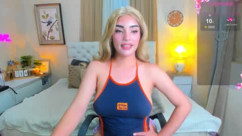 Snapshot of tiffany_cams chatting on October 2025 02:16:01 PM Tiffany online show from October 2025 02:16:01 PM