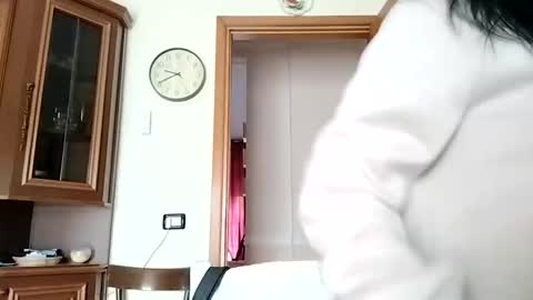 Tiffany online show from October 2025 07:39:01 AM