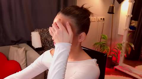 Tiffany online show from November 2025 12:31:02 PM