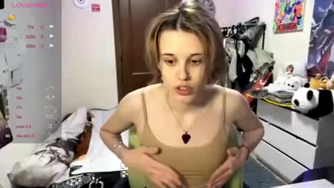 Snapshot of tiffanydziewanowski chatting on April 2026 01:49:02 PM Tiffany online show from April 2026 01:49:02 PM