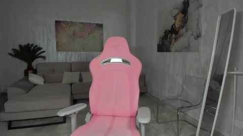 Tiffany Houston online show from December 2025 05:20:01 PM