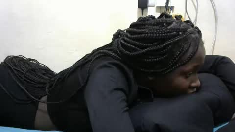 Snapshot of tight_pussie chatting on November 2025 07:19:02 AM tight_pussie online show from November 2025 07:19:02 AM