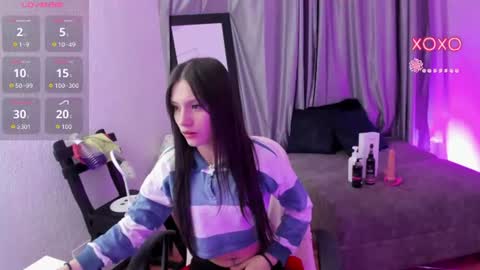 tiinajonus_ online show from June 2026 04:44:01 AM