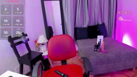 tiinajonus_ online show from June 2026 04:01:01 AM