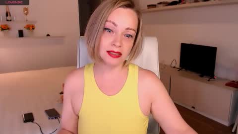 Snapshot of tilly_eliot chatting on November 2025 07:49:02 PM Tilly online show from November 2025 07:49:02 PM