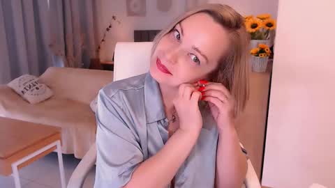 Snapshot of tilly_eliot chatting on December 2025 08:05:02 PM Tilly online show from December 2025 08:05:02 PM