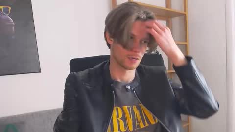 Snapshot of tim_mart chatting on November 2025 08:22:02 PM ask me online show from November 2025 08:22:02 PM