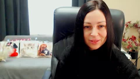 Snapshot of timeparadice chatting on March 2026 11:27:02 AM Luisa online show from March 2026 11:27:02 AM
