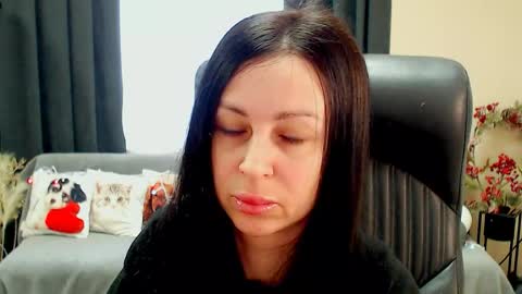 Snapshot of timeparadice chatting on March 2026 09:15:01 AM Luisa online show from March 2026 09:15:01 AM