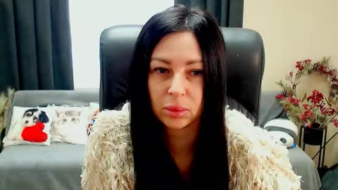 Snapshot of timeparadice chatting on April 2026 07:47:02 AM Luisa online show from April 2026 07:47:02 AM