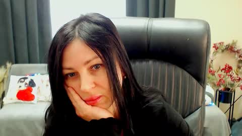 Snapshot of timeparadice chatting on April 2026 07:53:01 AM Luisa online show from April 2026 07:53:01 AM