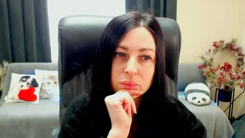 Snapshot of timeparadice chatting on April 2026 07:58:01 AM Luisa online show from April 2026 07:58:01 AM