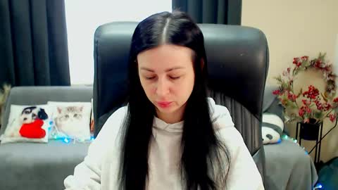 Snapshot of timeparadice chatting on May 2026 07:46:01 AM Luisa online show from May 2026 07:46:01 AM