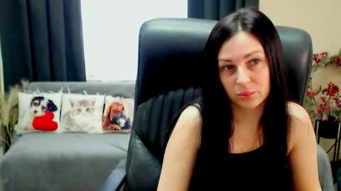 Snapshot of timeparadice chatting on May 2026 07:36:01 AM Luisa online show from May 2026 07:36:01 AM