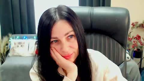 Snapshot of timeparadice chatting on May 2026 07:37:02 AM Luisa online show from May 2026 07:37:02 AM