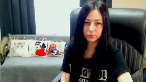Snapshot of timeparadice chatting on May 2026 07:37:01 AM Luisa online show from May 2026 07:37:01 AM